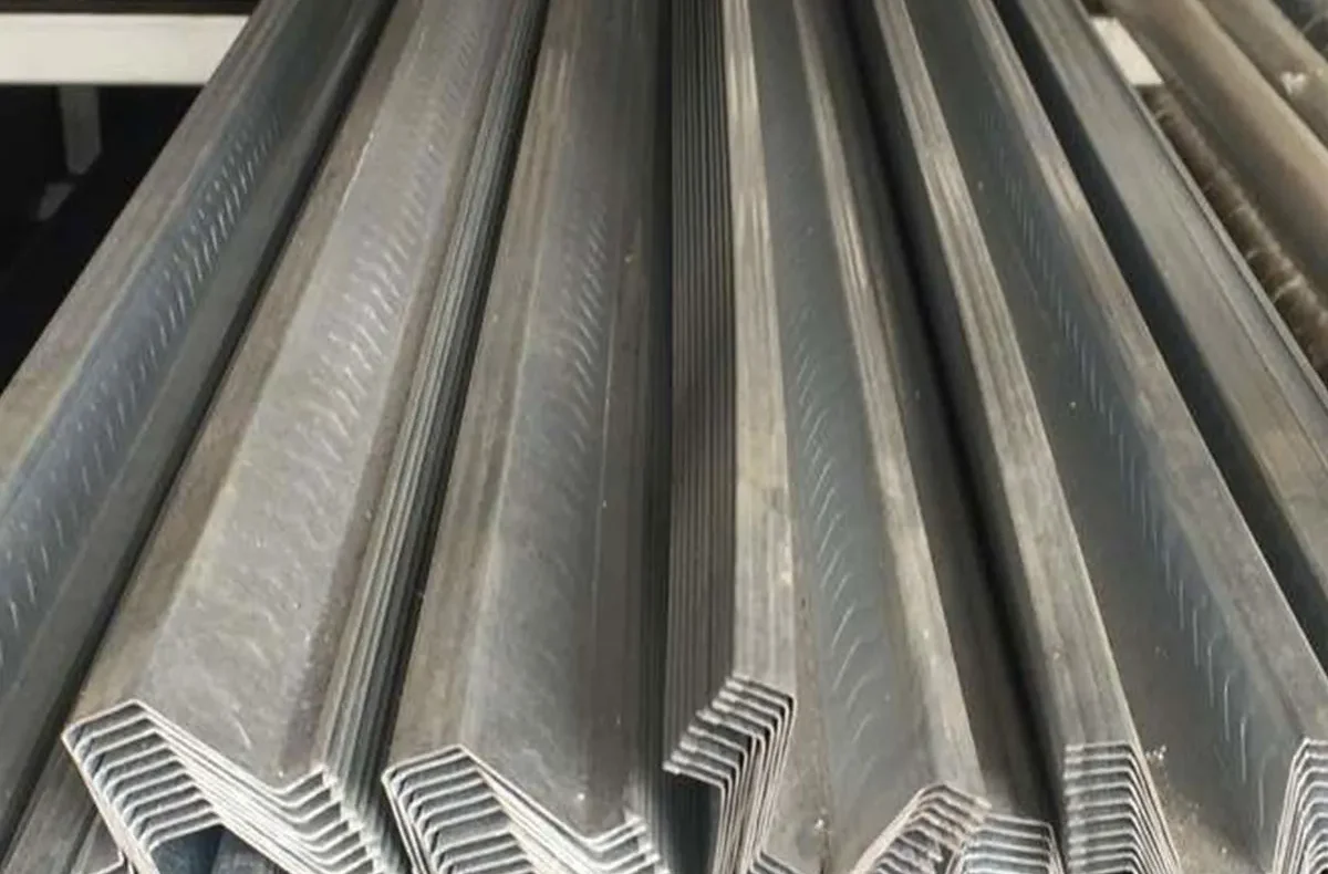reng baja ringan r28 x 0 40mm x 6m