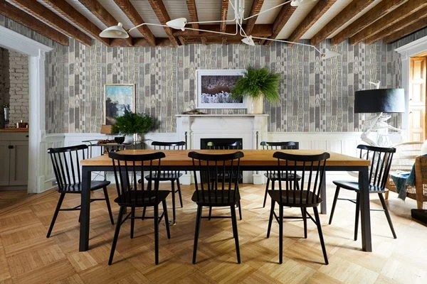 15 Wallpaper Dinding Ruang Makan Minimalis Terbaik 9 Line Wallpaper agar Ruangan Lebih Tinggi dan Luas