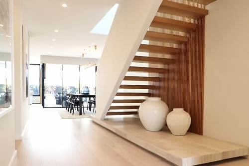 13 Inspirasi Rumah Unik, yang Keren Banget! 13 Tangga Unik, Nggak Sekadar Buat Naik Turun