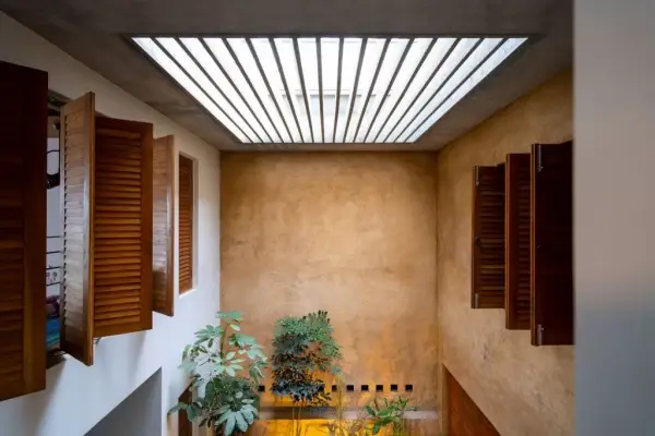 10 Jenis Ventilasi Rumah Minimalis dan Kelebihannya yang Efektif 3 Ventilasi Jalusi Kayu