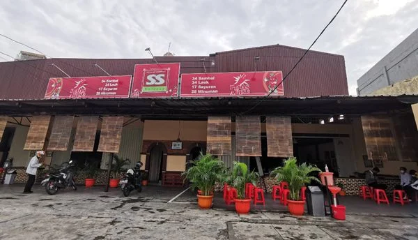 20 Tempat Makan Enak di Tangerang Kota yang Wajib Dicoba Pecinta Kuliner 3 Waroeng SS, Jl. Kisamaun Kota Tangerang